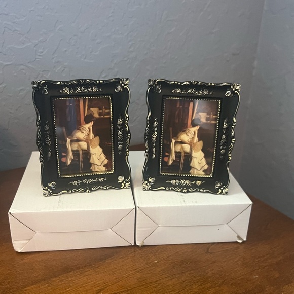 2 Antique Style Picture Frames for 2.5 x 3.5 Photos (NIB) - Picture 2 of 11